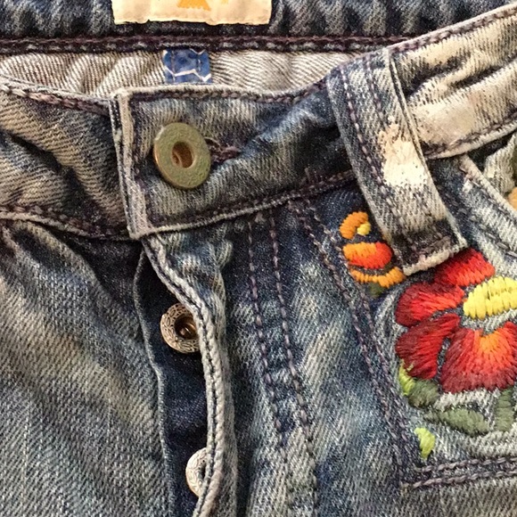 Antik Denim Embroidered Jeans 26